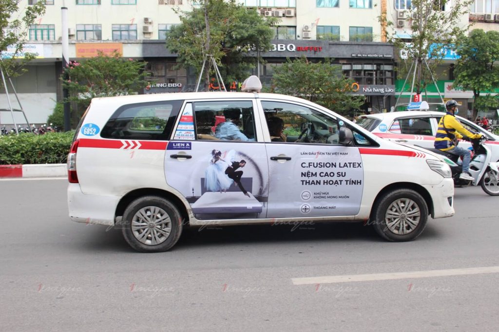 Quảng cáo trên taxi Group