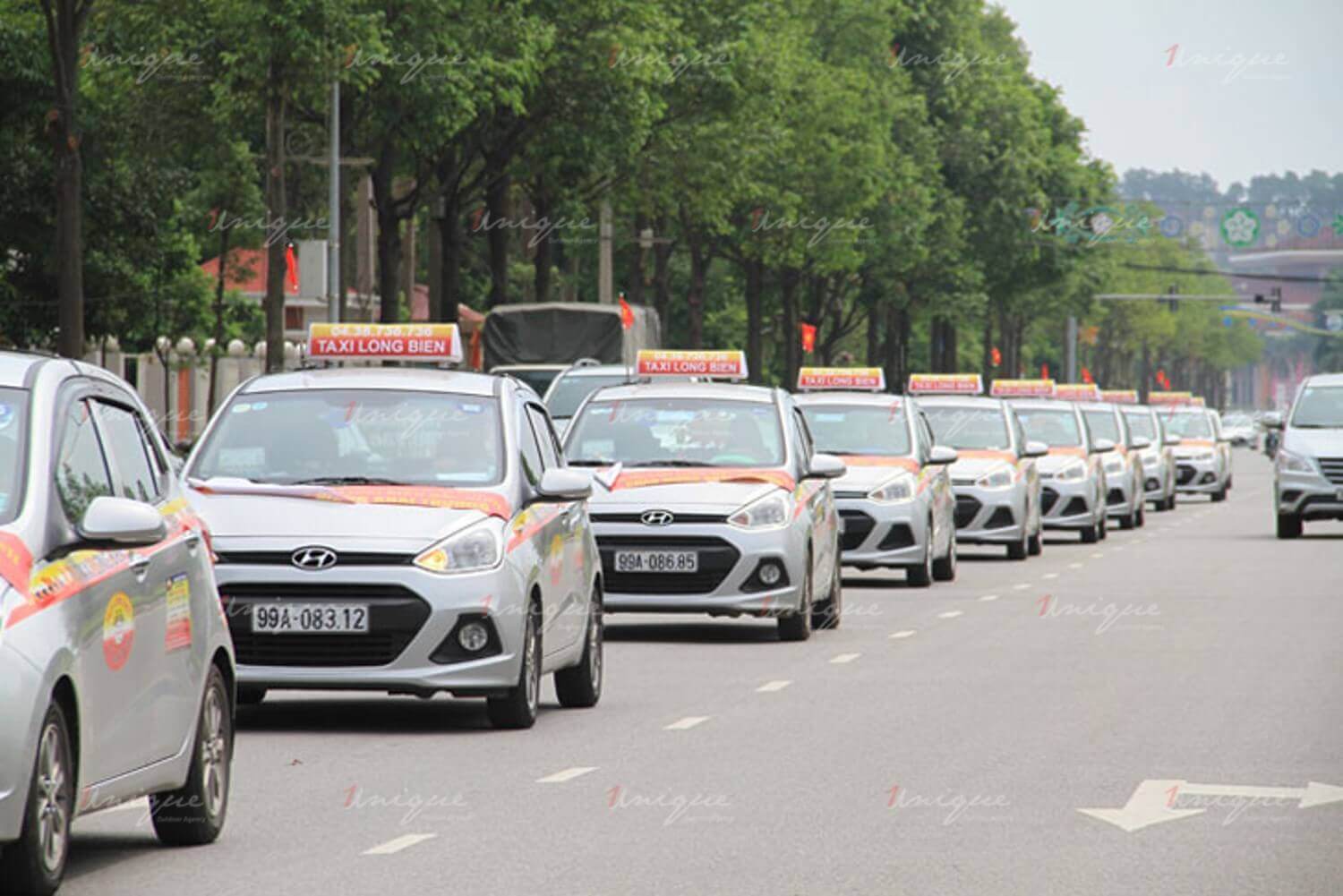 Quảng cáo trên taxi Long Biên